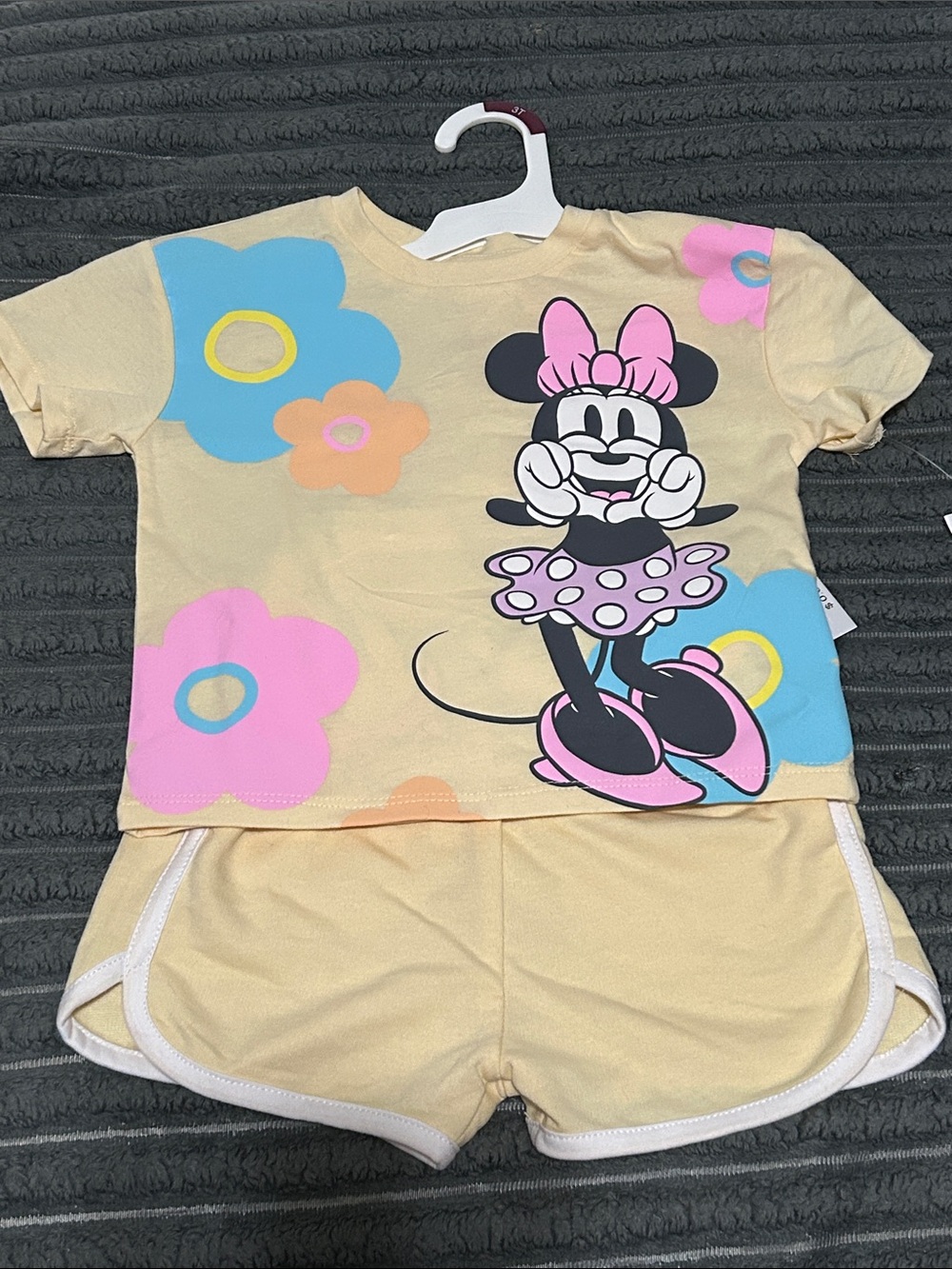 New* Minnie/ Daisy Yellow spring 2pc outfit